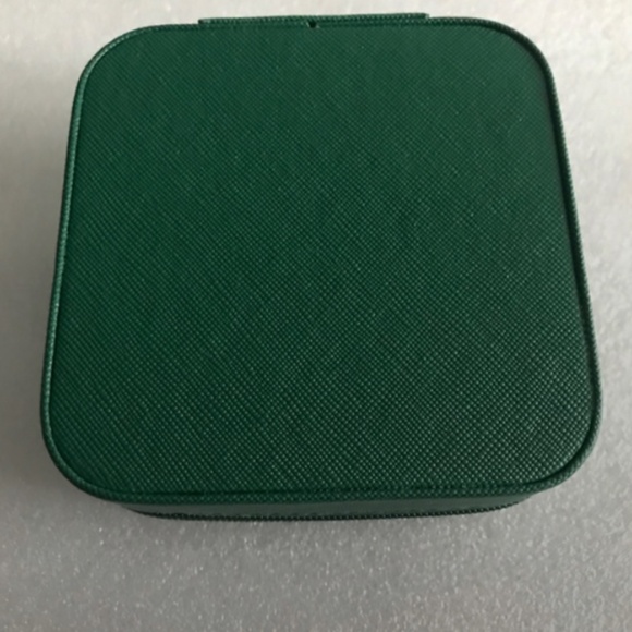 Green Leather Jewelry Storage Box/Travel Box/Portable Jewelry Box - Picture 2 of 9